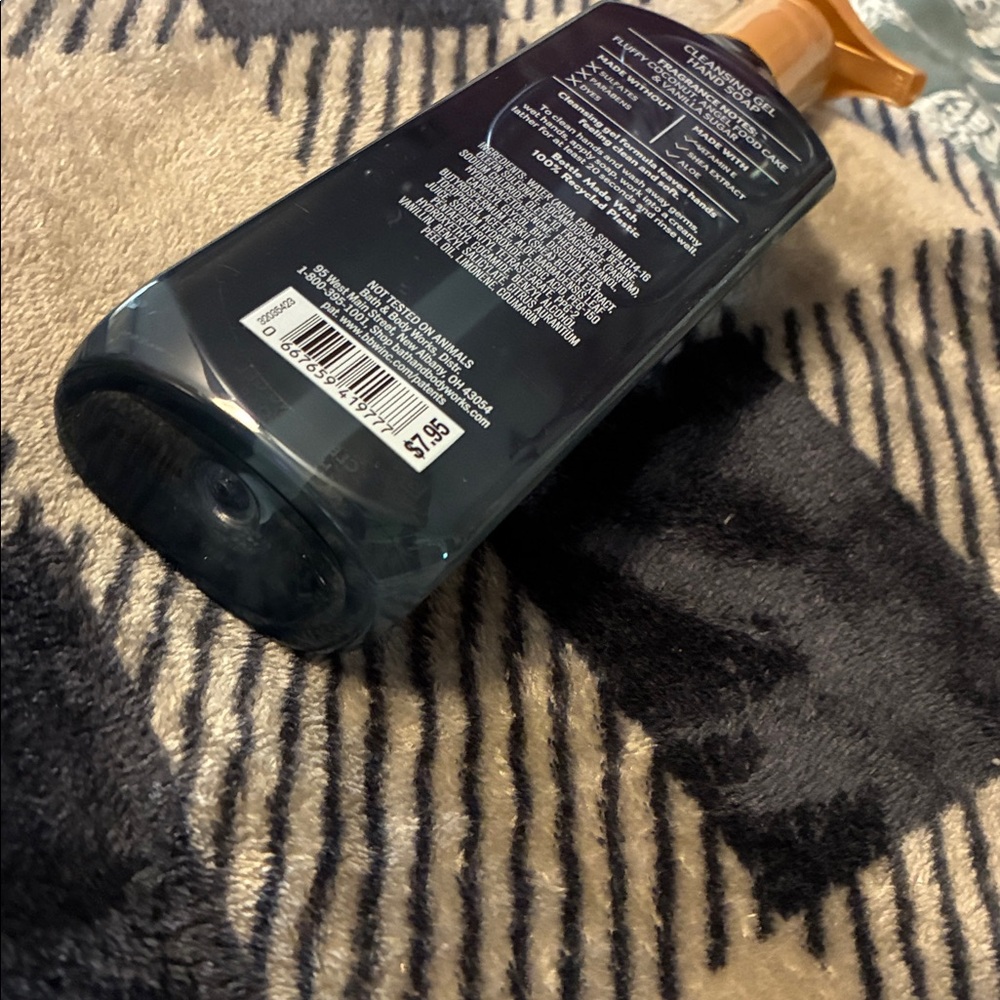 Bath & Body Works Coconut Angel Cake Cleansing Gel Hand Soap Black and White  4 - Picture 4 of 4